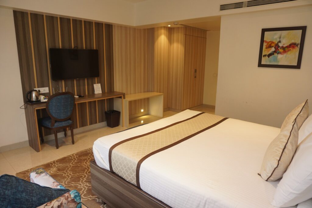best rooms in thane